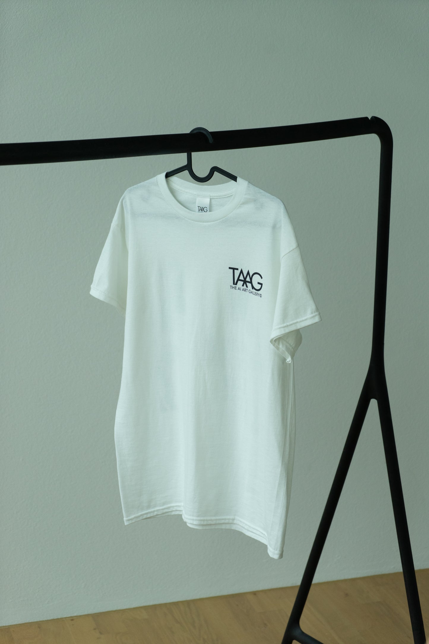 GRAPHIC LINES TEE WHITE