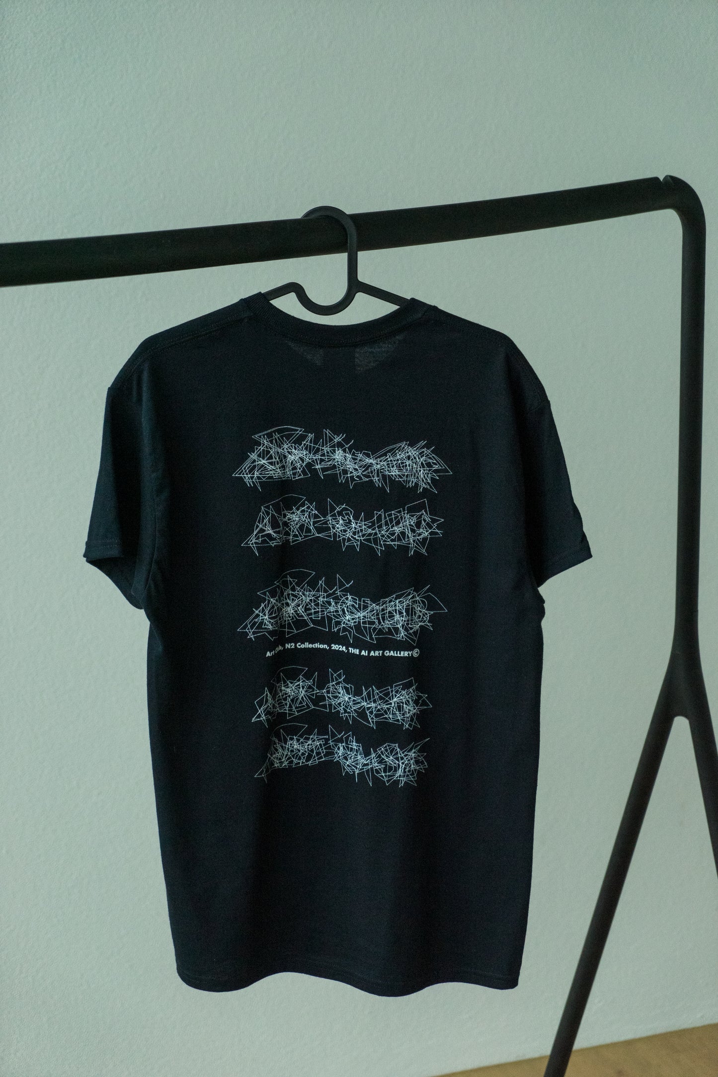 GRAPHIC LINES TEE Black